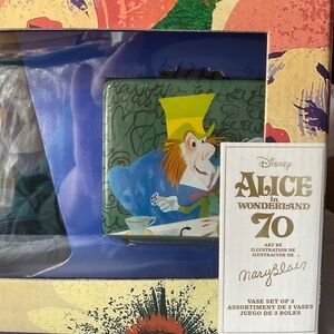 Disney Alice in wonderland vase set